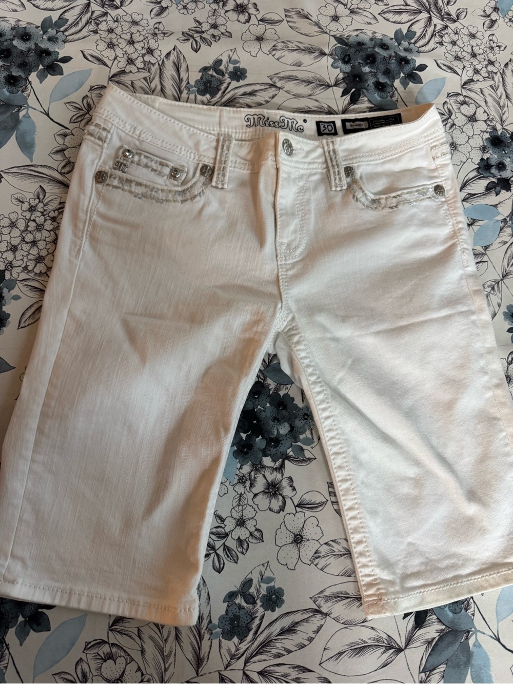 Miss Me Women’s White Denim Bermuda Shorts Size 30 Embellished